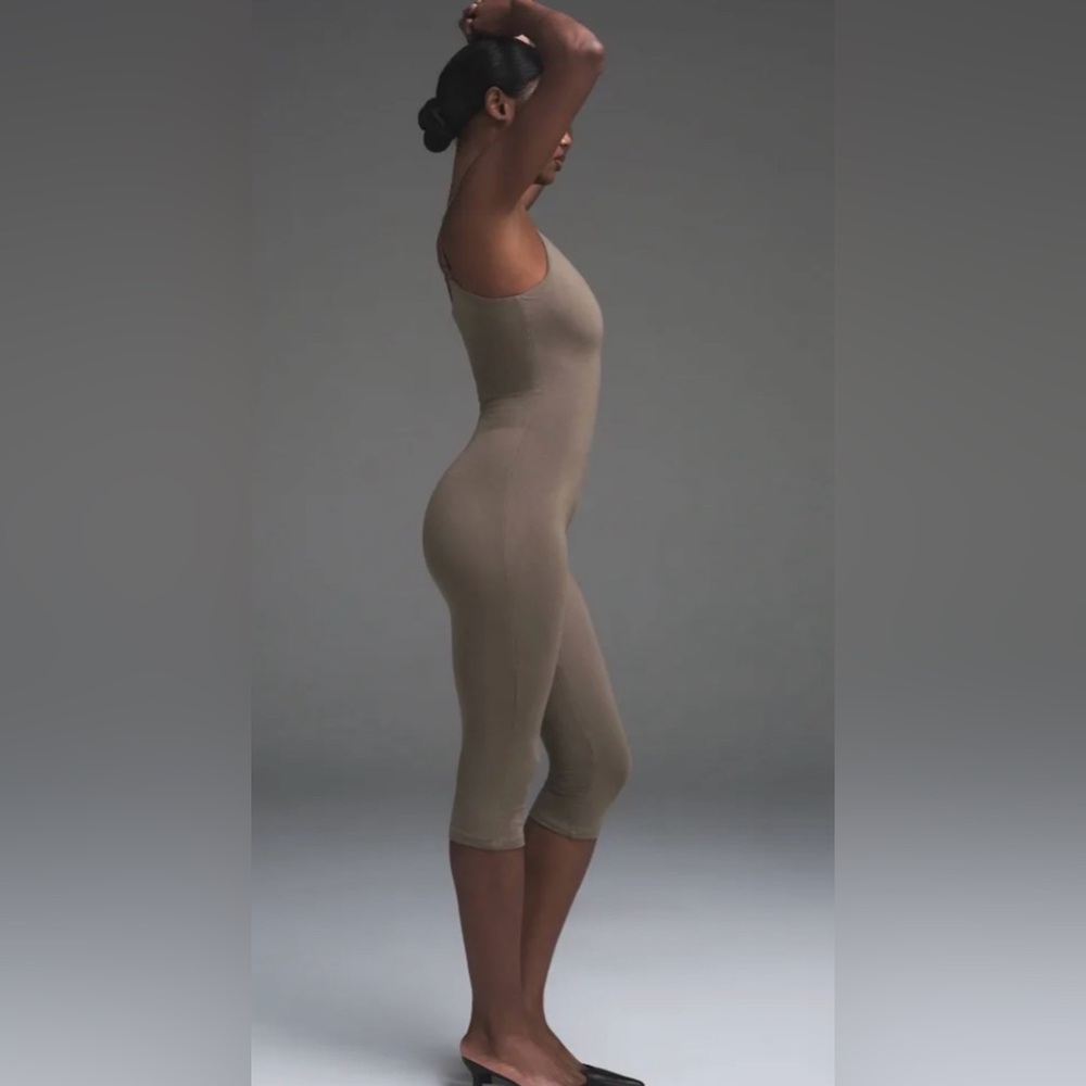 Skims catsuit, truffle size M Women's Capri Catsuit